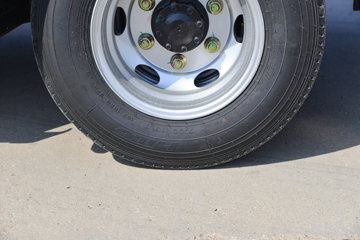 ���� ����M3 ������ 2.2L 95���� CNG 4.16�׵�����ʽ�Ῠ(KMC5043XXYNG336DP6)ͼƬ