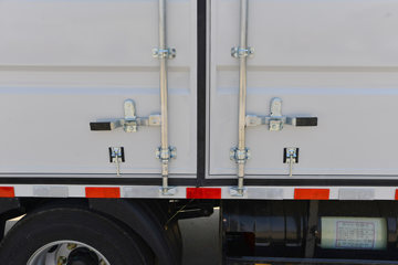 ���� ����M3 ������ 2.2L 95���� CNG 4.16�׵�����ʽ�Ῠ(KMC5043XXYNG336DP6)ͼƬ