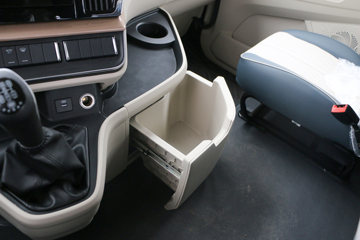 �������� ����H5V 270���� 4X2 6.8�ײ�դʽ�ػ���(LZ5180CCYH5AC1)ͼƬ