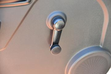 ������Խ��X1 1.3L ���� 91���� 3.05�׵�����������ʽ΢��(����)(SC5031XYKXDD6B1)ͼƬ