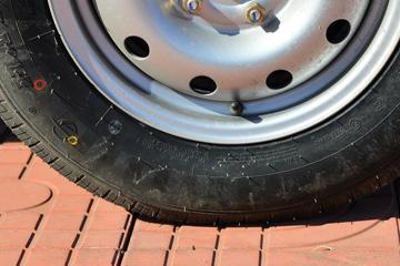 ������Խ��X1 1.3L ���� 91���� 3.05�׵�����������ʽ΢��(����)(SC5031XYKXDD6B1)ͼƬ