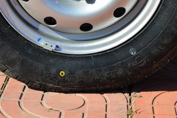 ������Խ��X1 1.3L ���� 91���� 3.05�׵�����������ʽ΢��(����)(SC5031XYKXDD6B1)ͼƬ