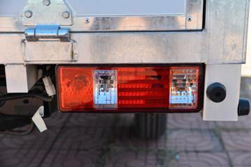 ������Խ��X1 1.3L ���� 91���� 3.05�׵�����������ʽ΢��(����)(SC5031XYKXDD6B1)ͼƬ