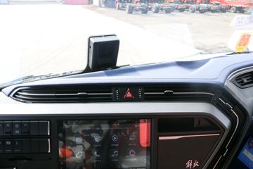 һ����� J6V�ؿ� 560���� 6X4 AMT�Զ���ǣ����(����)(CA4250P66K25T1E6)ͼƬ