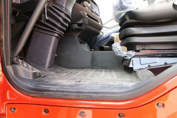 һ����� J6V�ؿ� 560���� 6X4 AMT�Զ���ǣ����(����)(CA4250P66K25T1E6)ͼƬ