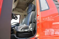 一汽解放 J6V重卡 560马力 6X4 AMT自动挡牵引车(国六)(CA4250P66K25T1E6)