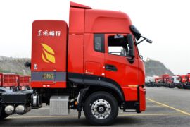 东风天龙KL燃气&nbsp;牵引车外观                                                图片