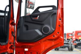 东风天龙KL燃气&nbsp;牵引车驾驶室                                               图片