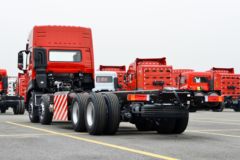 东风新疆 天龙KL燃气 380马力 8X4 9.4米CNG仓栅式载货车(中国重汽12档)(DFV5318CCYGP6N)