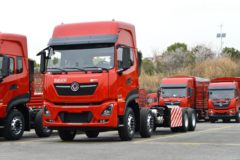 东风新疆 天龙KL燃气 380马力 8X4 9.4米CNG仓栅式载货车(中国重汽12档)(DFV5318CCYGP6N)