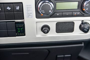 �����½� ����KLȼ�� 380���� 8X4 9.4��CNG��դʽ�ػ���(�й�����12��)(DFV5318CCYGP6N)ͼƬ