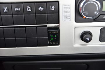 �����½� ����KLȼ�� 380���� 8X4 9.4��CNG��դʽ�ػ���(�й�����12��)(DFV5318CCYGP6N)ͼƬ