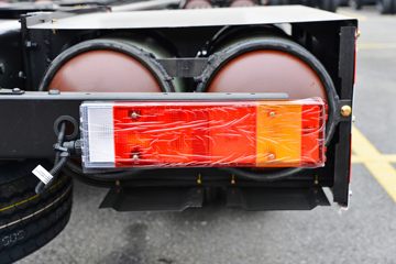 �����½� ����KLȼ�� 380���� 8X4 9.4��CNG��դʽ�ػ���(�й�����12��)(DFV5318CCYGP6N)ͼƬ