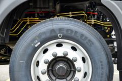 东风新疆 天龙KL燃气 380马力 8X4 9.4米CNG仓栅式载货车(中国重汽12档)(DFV5318CCYGP6N)