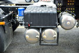 东风天龙KL燃气&nbsp;牵引车底盘                                                图片