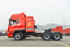 东风新疆 畅行D7V 440马力 6X4 CNG牵引车(DFV4258GP6C)