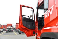 东风新疆 畅行D7V 440马力 6X4 CNG牵引车(DFV4258GP6C)