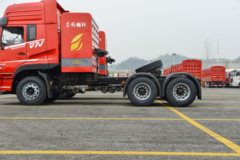 东风新疆 畅行D7V 440马力 6X4 CNG牵引车(DFV4258GP6C)