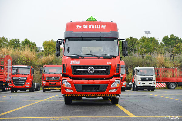 东风新疆 畅行D7V 480马力 6X4 CNG牵引车(DFV4258GP6C)