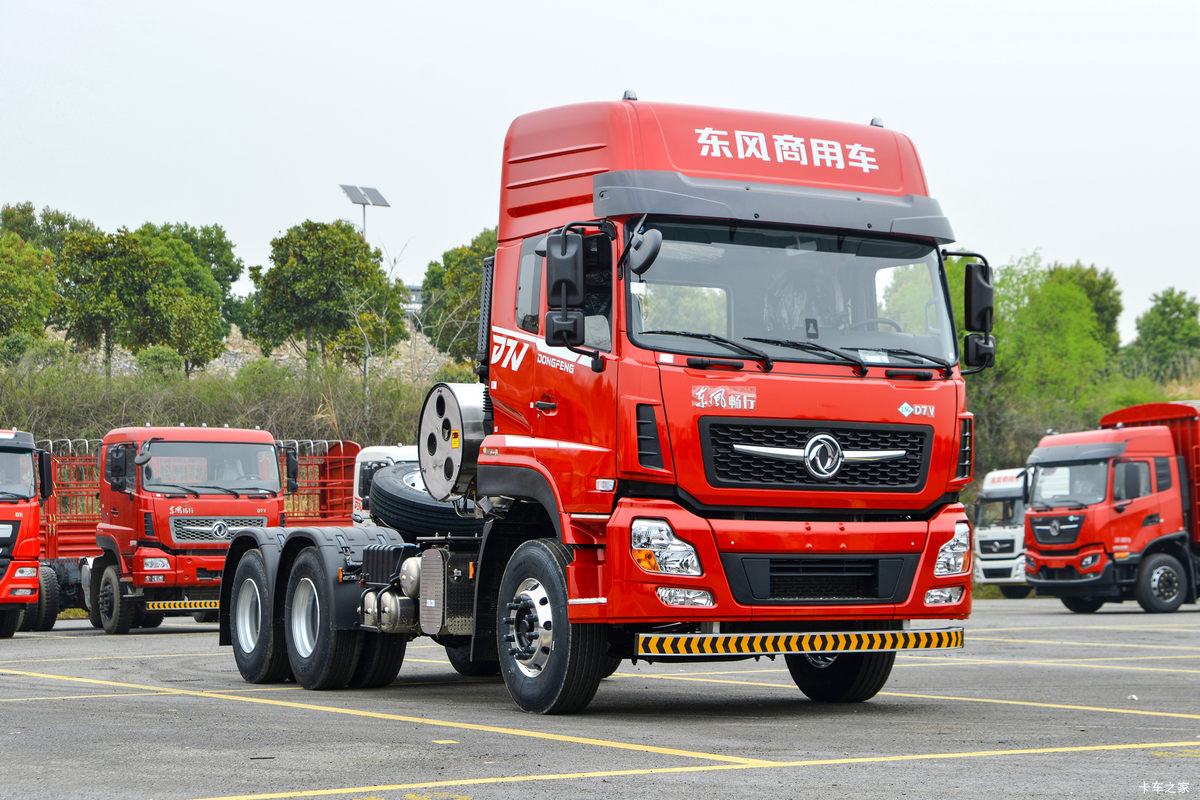 东风新疆 畅行D7V 480马力 6X4 LNG牵引车(潍柴)
