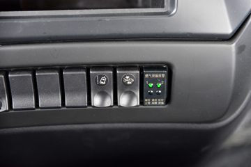 �����½� ����D7V 480���� 6X4 LNGǣ����(DFV4258GP6N)ͼƬ