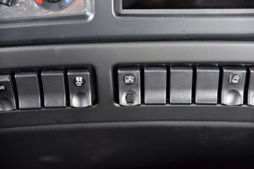 �����½� ����D7V 480���� 6X4 LNGǣ����(DFV4258GP6N)ͼƬ