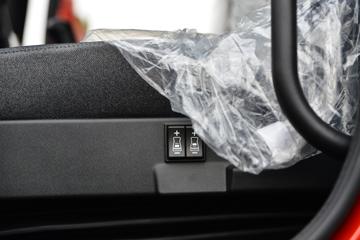 �����½� ���KRȼ�� 220���� 4X2 6.75��CNG��դʽ�ػ���(��ʿ��8��)(DFV5182CCYGP6N)ͼƬ