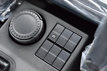 �����½� ���KRȼ�� 220���� 4X2 6.75��CNG��դʽ�ػ���(��ʿ��8��)(DFV5182CCYGP6N)ͼƬ