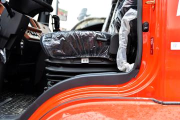 �����½� ����D1L 200���� 4X2 4����ж��(��ʿ��10��)ͼƬ