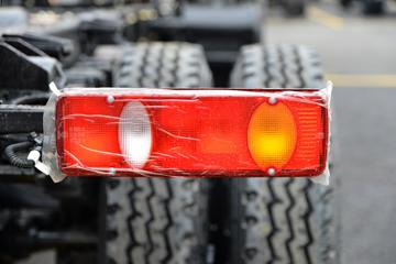 �����½� ����D1L 200���� 4X2 4����ж��(��ʿ��10��)ͼƬ