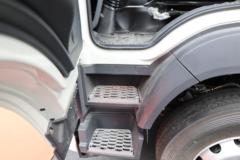 福田 欧曼行星 240马力 4X2 9.8米厢式载货车(青特后桥)(BJ5181XXYY6ANL-02)