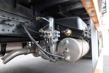 ���� ŷ������ 240���� 4X2 9.8����ʽ�ػ���(���غ���)(BJ5181XXYY6ANL-02)ͼƬ