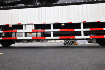 ���� ŷ������ 240���� 4X2 9.8����ʽ�ػ���(���غ���)(BJ5181XXYY6ANL-02)ͼƬ