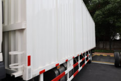 福田 欧曼行星 240马力 4X2 9.8米厢式载货车(青特后桥)(BJ5181XXYY6ANL-02)