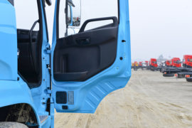 东风商用车底盘&nbsp;高空作业车驾驶室图片