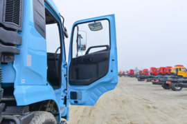 东风商用车底盘&nbsp;高空作业车驾驶室图片