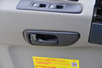 �������ó� ���VR 195���� 4X2 ѹ��ʽ������(������)(CL5161ZYS6AHQ)ͼƬ