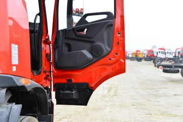 �������ó� ���KR ��ҫ�� 260���� 4X2 6.8�������ػ���(����)ͼƬ