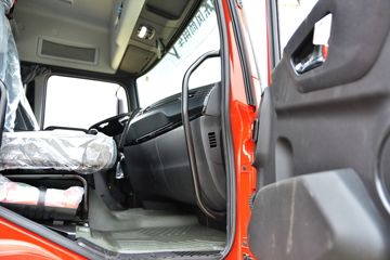 �������ó� ���KR ��ҫ�� 260���� 4X2 6.8�������ػ���(����)ͼƬ