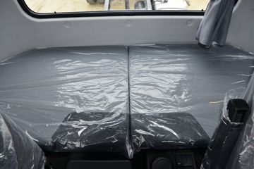 �������ó� ���KR ��ҫ�� 260���� 4X2 6.8�������ػ���(����)ͼƬ