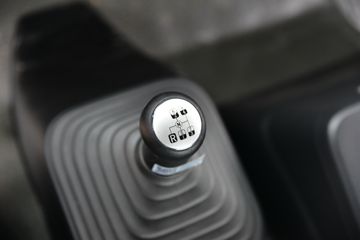 �������ó� ���KR ��ҫ�� 260���� 4X2 6.8�������ػ���(����)ͼƬ