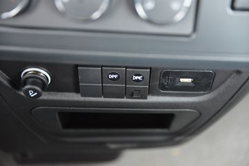 �������ó� ���KR ��ҫ�� 260���� 4X2 6.8�������ػ���(����)ͼƬ