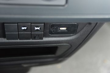 �������ó� ���KR ��ҫ�� 260���� 4X2 6.8�������ػ���(����)ͼƬ