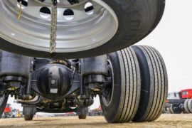 东风商用车底盘&nbsp;爆破器材运输车底盘图片