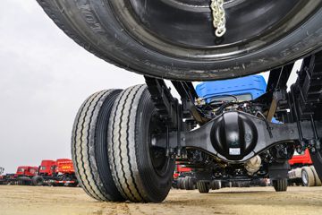 �������ó� ���KR ��ҫ�� 245���� 4X2 6.2�������ػ���(����)ͼƬ