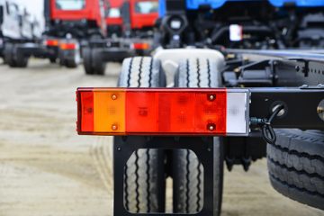 �������ó� ���KR ��ҫ�� 245���� 4X2 6.2�������ػ���(����)ͼƬ