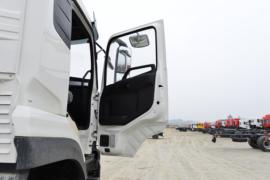 东风商用车底盘&nbsp;混凝土搅拌车驾驶室                                               图片