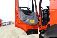 东风商用车 天锦KR PLUS 300马力 4X2 6.8米栏板载货车(高顶三卧)