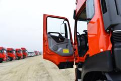 东风商用车 天锦KR PLUS 300马力 4X2 6.8米栏板载货车(高顶三卧)