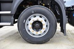 东风商用车 天锦KR PLUS 300马力 4X2 6.8米栏板载货车(高顶三卧)